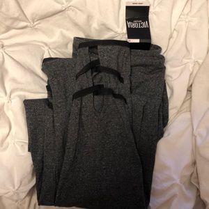 LARGE VICTORIA SECRET SPORT GREY LEGGINGS